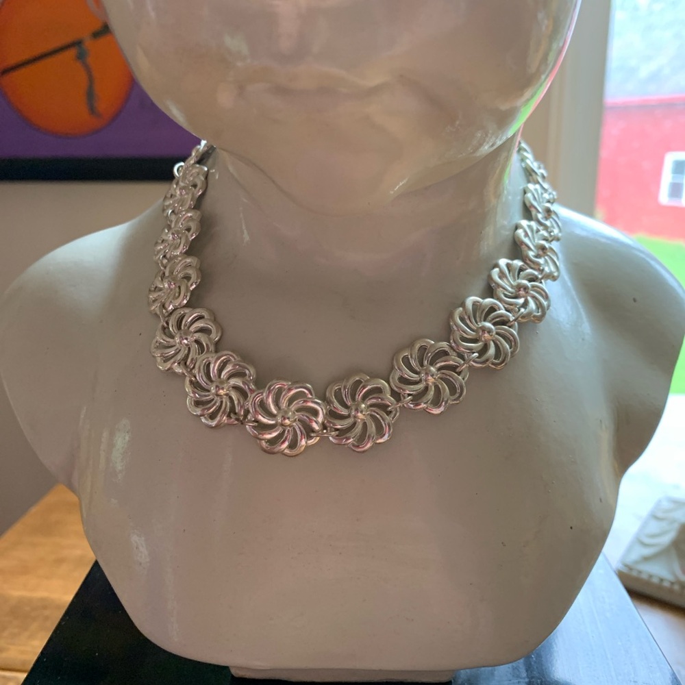 Elegant Silver Coloured Floral Necklace